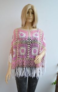 Poncho / narzutka różowe kwadraty