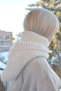 kaptur z golfem, hooded cowl w kolorze ecru