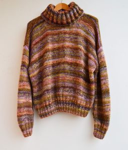 Melanżowy sweter z golfem