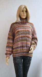 Melanżowy sweter z golfem