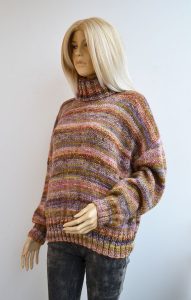 Melanżowy sweter z golfem