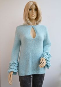 Miętowy pulower / sweter z falbankami