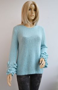Miętowy pulower / sweter z falbankami