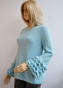 Miętowy pulower / sweter z falbankami