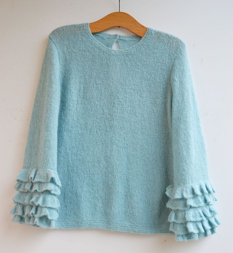 Miętowy pulower / sweter z falbankami