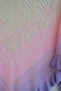 DELIKATNA CHUSTA Z EFEKTEM OMBRE