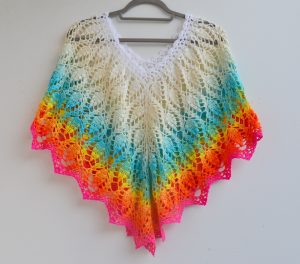 Poncho / narzutka tęczowy liść