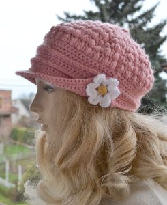Czapka kaszkiet w kolorze różowym z kwiatkiem