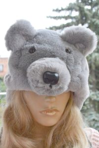 Czapka uszatka smutny miś futerkowy