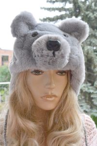 Czapka uszatka smutny miś futerkowy