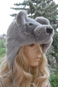 Czapka uszatka smutny miś futerkowy