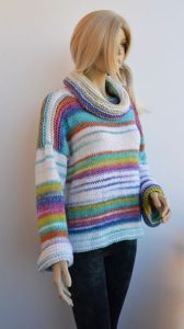 Sweter oversize w paski z kominem
